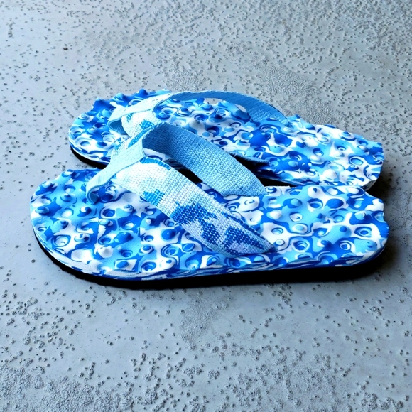New Flip-flops Size 5 - Picture 2 of 3